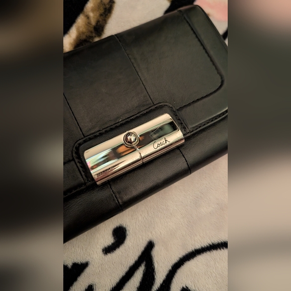 COACH VINTAGE KRISTIN Black Leather Billfold Wallet EUC - Picture 2 of 8